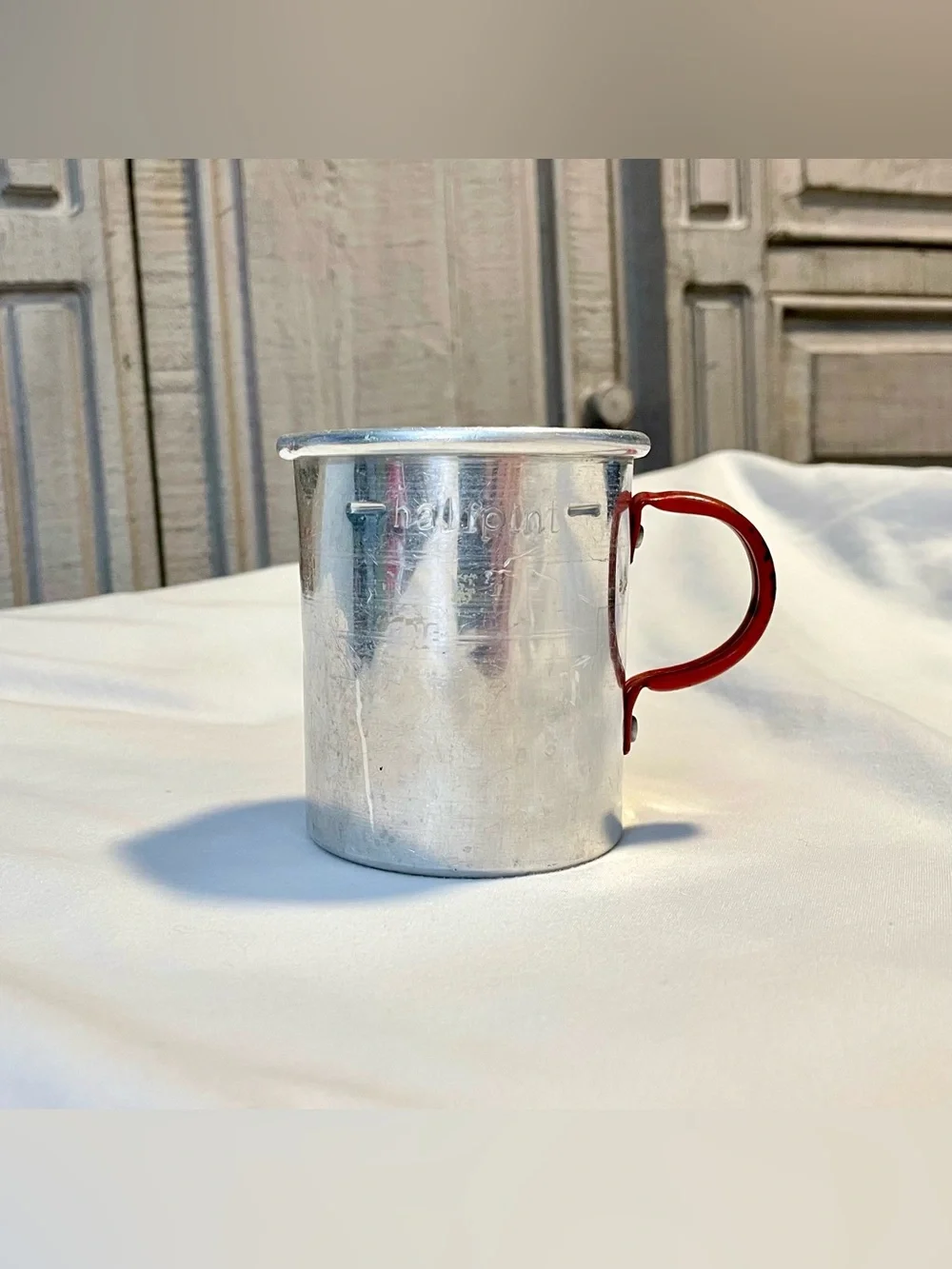 *VINTAGE* Aluminum Water Cup With Red Handle - Holds 1 Cup (1/2 Pint) -Unbranded